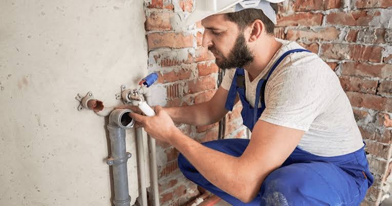 Plumber Jobs in Saudi Arabia 2026 – Salary, Companies, and How to Apply